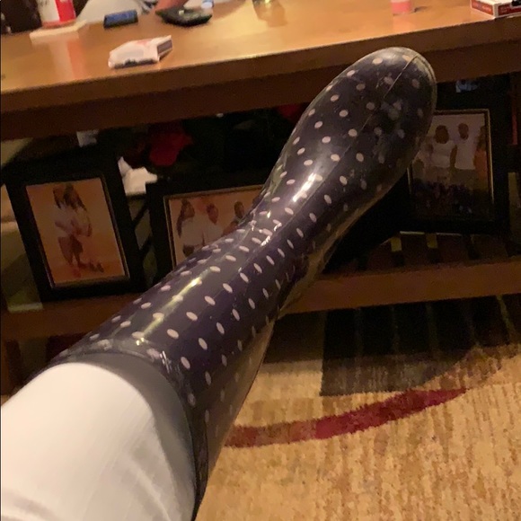 Meet your Posher, Tabitha - Picture 1 of 1